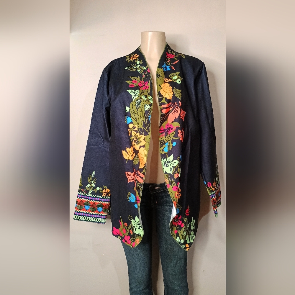 Miss Look Flannel Floral Trim Jkt. Tagged 2XL( best fit XL/1X)